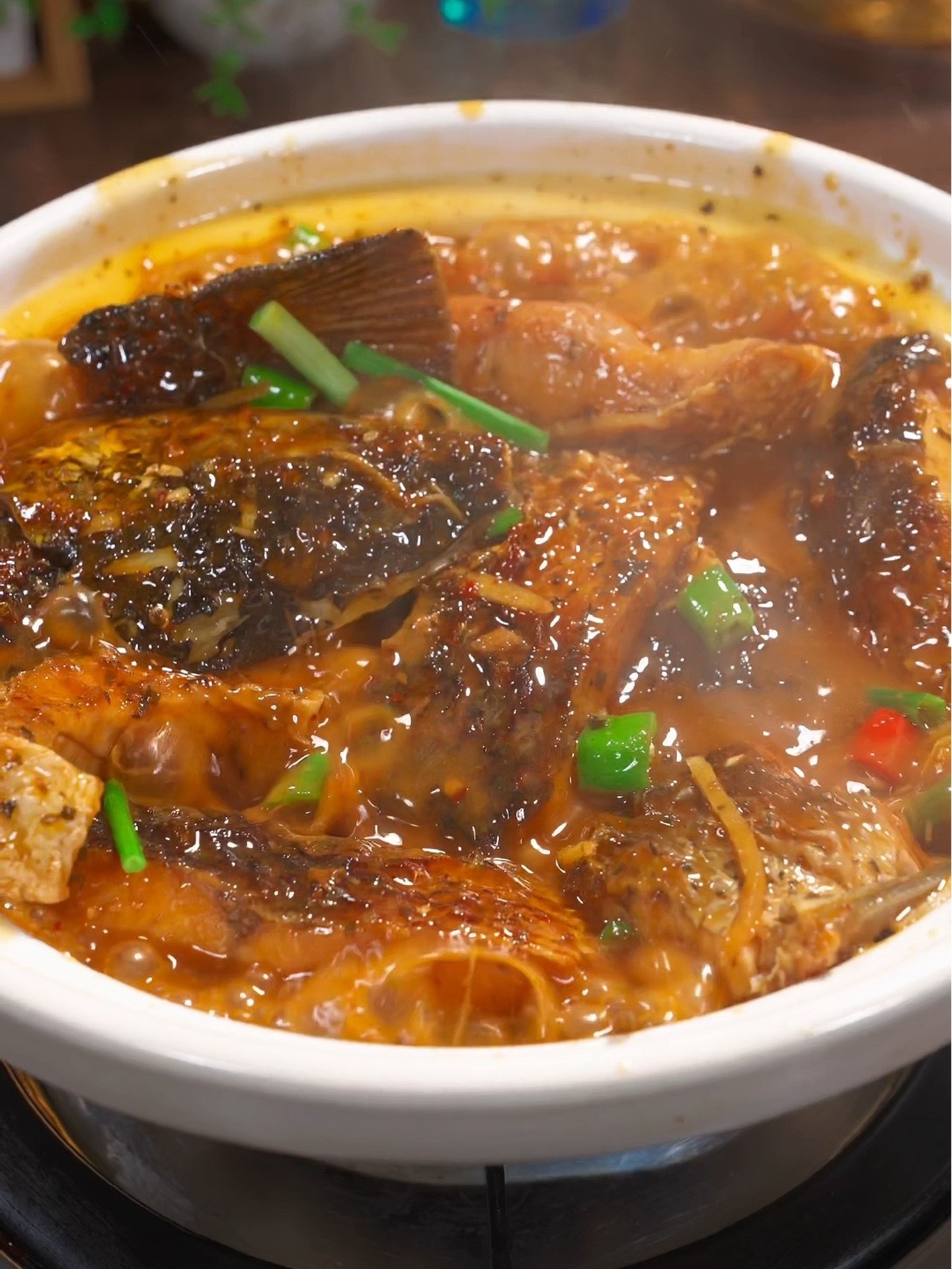 紫苏焖鱼块,鱼肉鲜嫩,香辣虾饭!