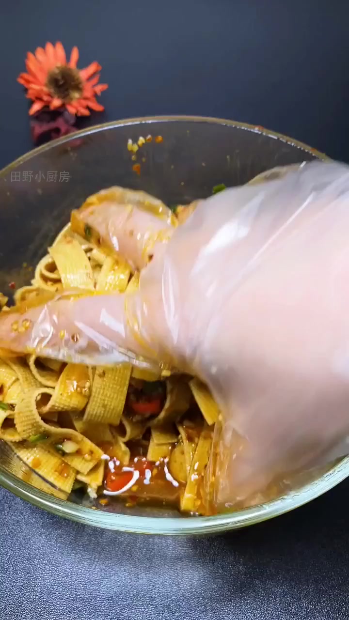 穿越时光的美味,凉拌豆皮的秘密!