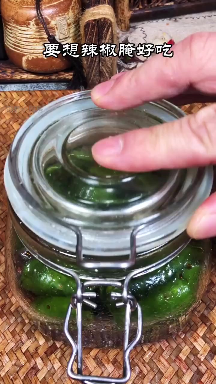 秘制腌辣椒,一口下去香脆到停不下来!!
