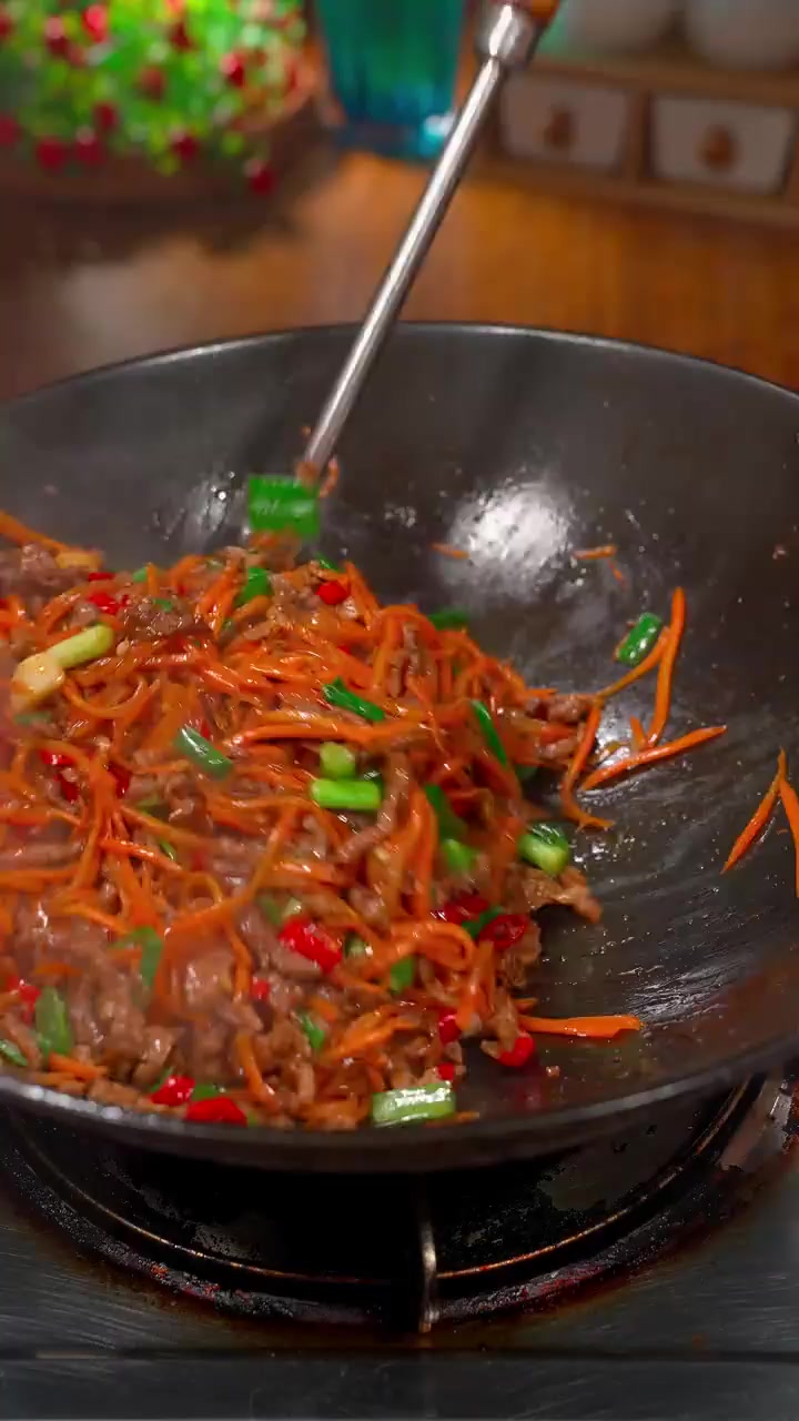 简单好吃的胡萝卜丝炒牛肉,我家两个孩子都喜欢吃!