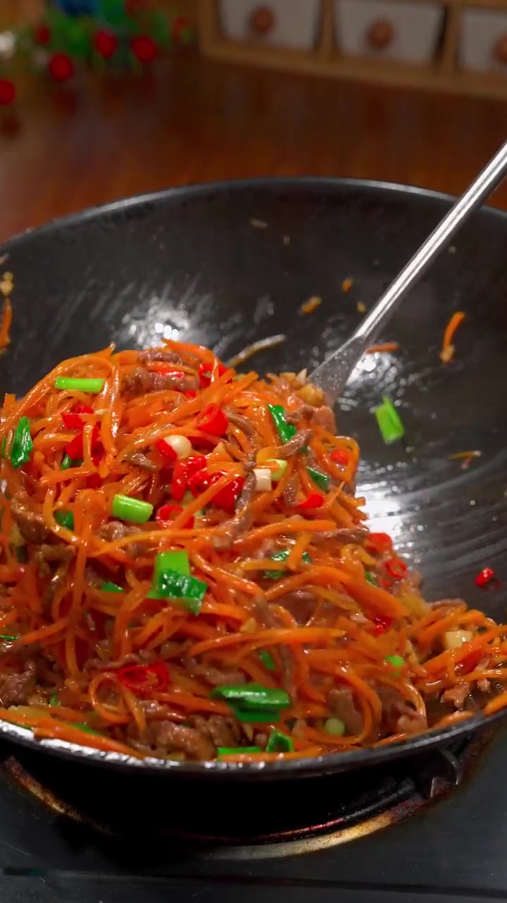 营养美味，做法简单的胡萝卜丝炒牛肉！