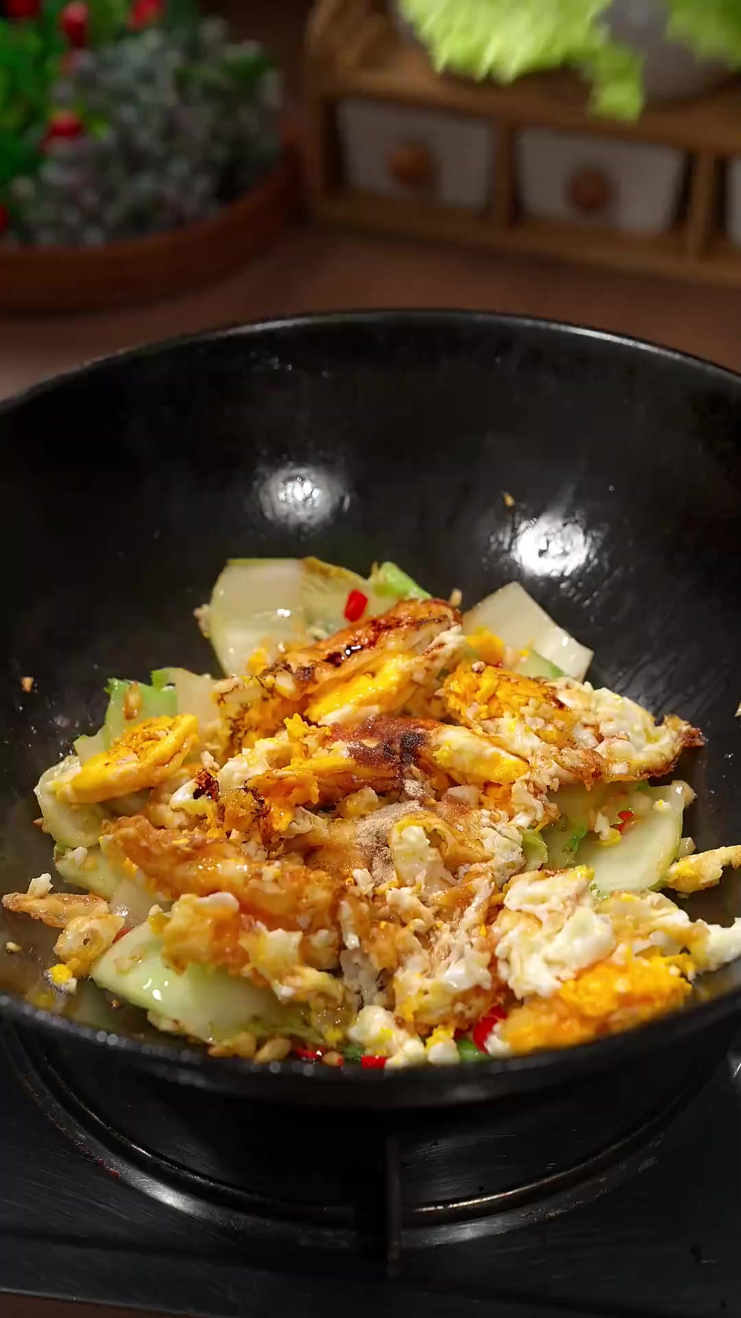 白菜炒鸡蛋,简单的食材做出家常的美味,真的好好吃,做法也简单