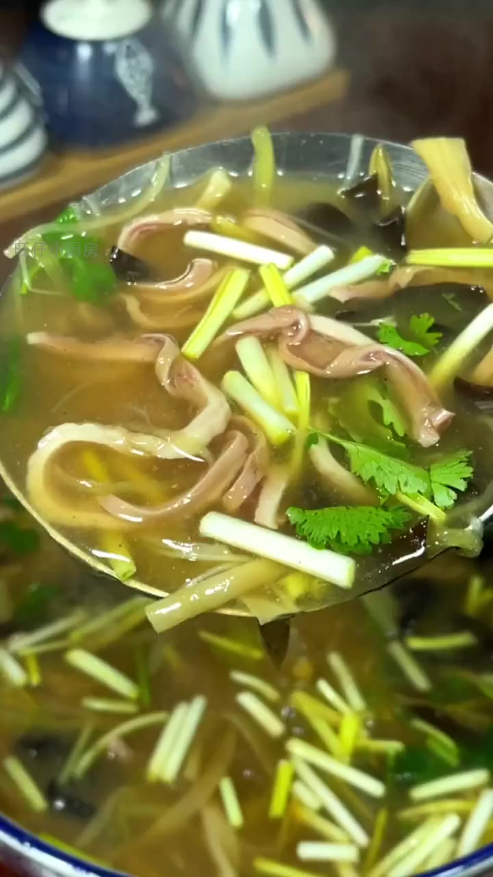 一碗下肚暖全身 河南酸辣肚丝汤祖传秘方曝光!