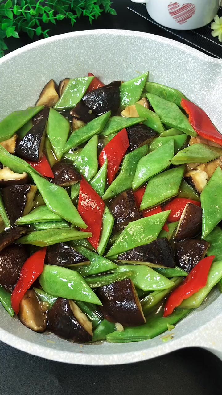 解锁秘制香菇炒豆角,一口下去停不下来!!