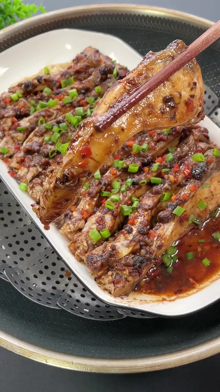 广东人拿手的家常菜豉汁蒸鱼腩美食分享DOU+小助手!