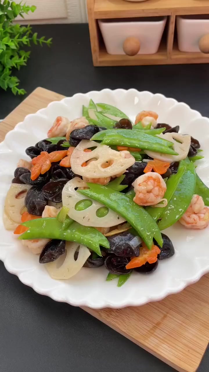 粤菜虾仁荷塘小炒，清脆可口又解腻，做法简单，颜值高！