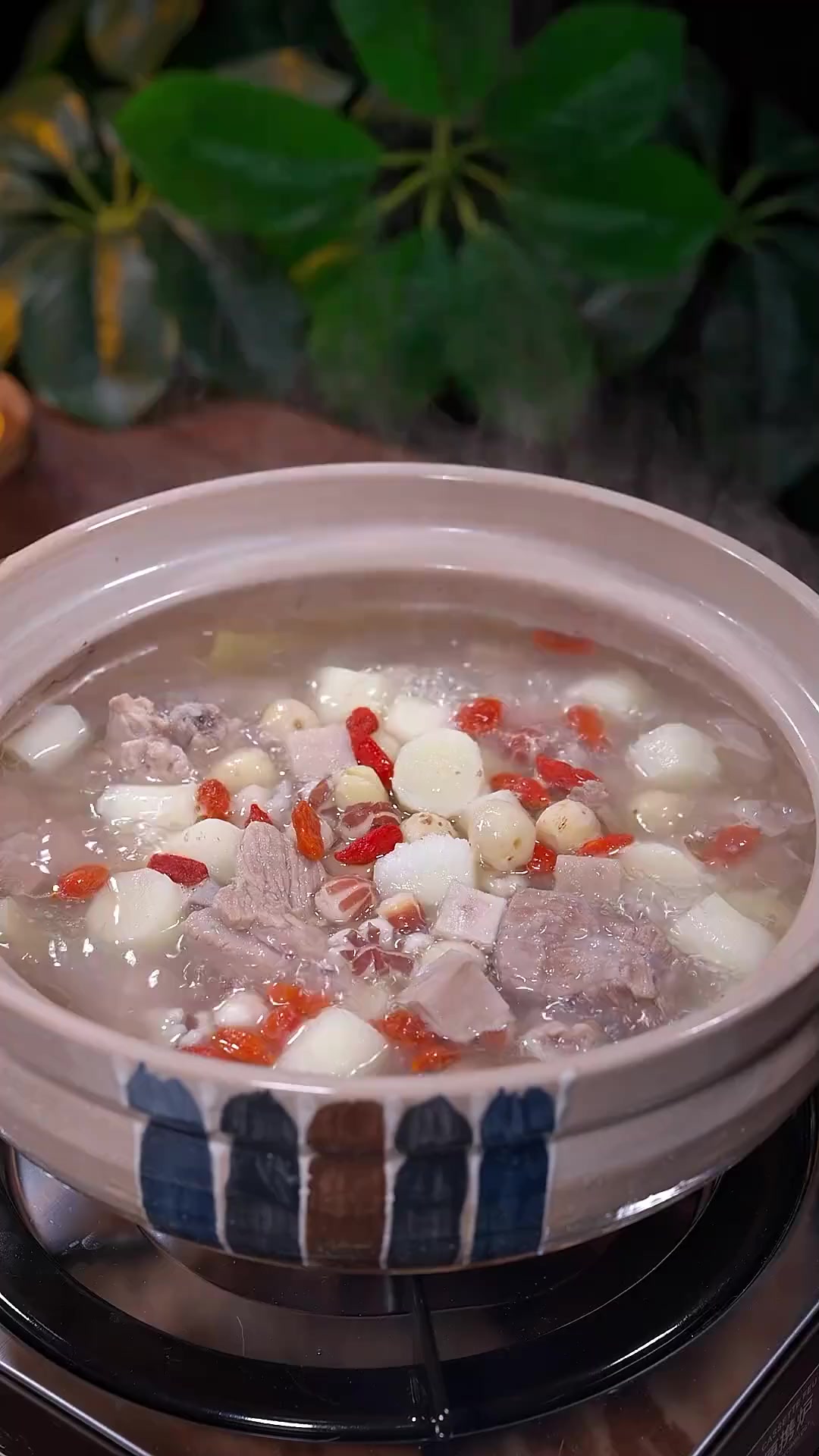 三伏天要喝的汤,排骨四神汤,汤鲜味美,老人小孩都能喝