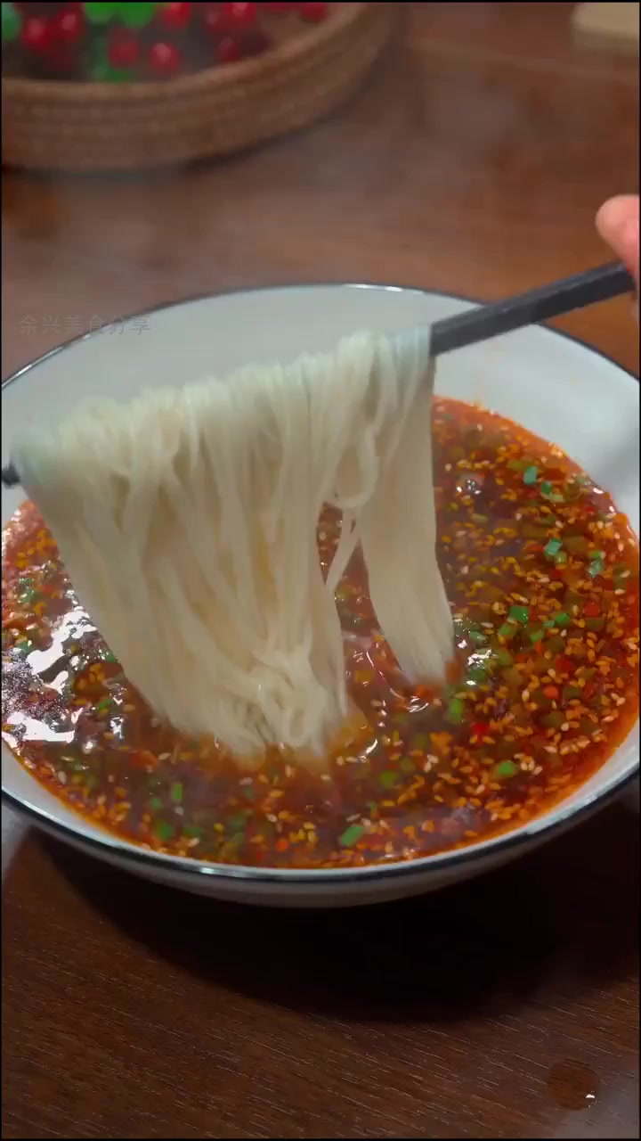 2分钟搞定,这碗酸汤面让你连汤都喝光!