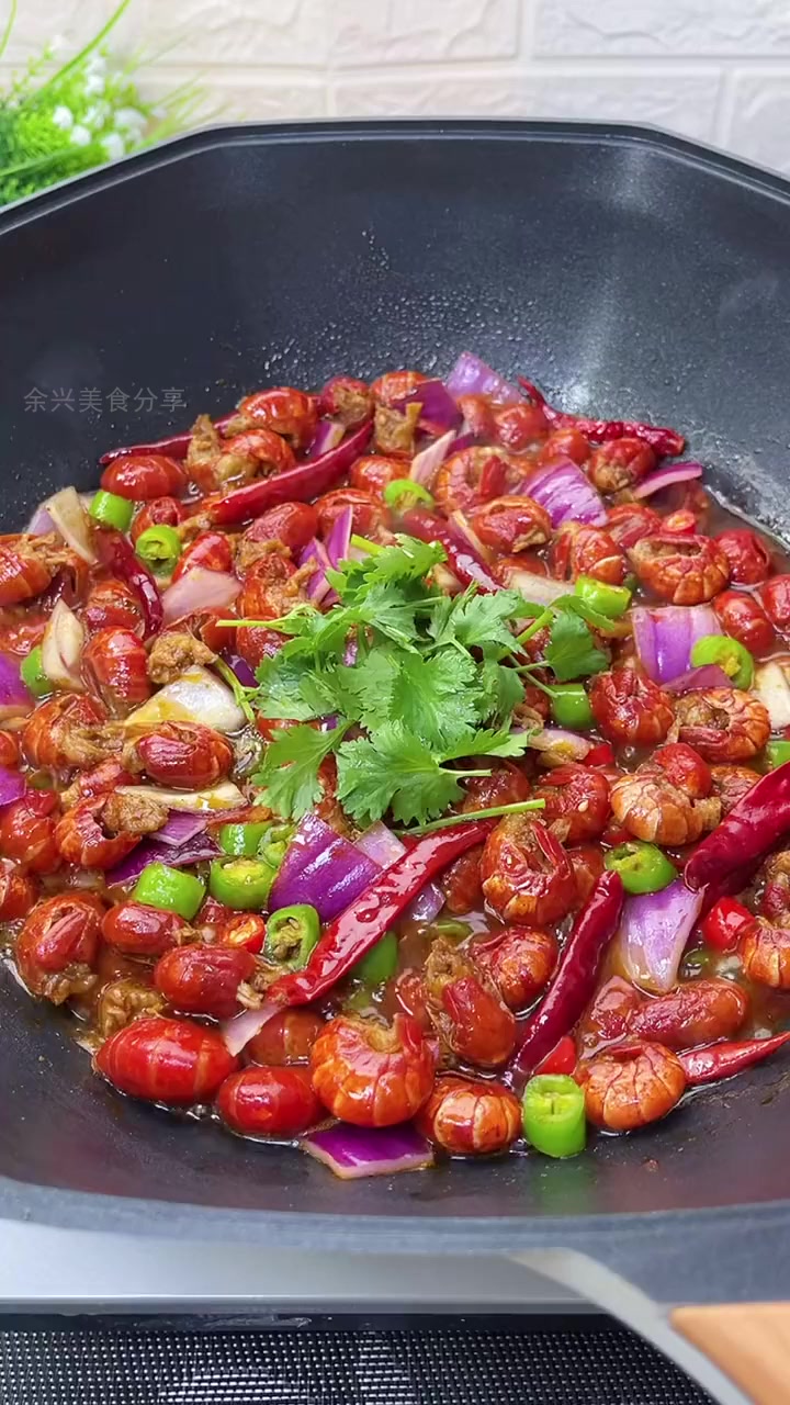 啤酒煮龙虾尾,麻辣鲜香秘诀大公开!!