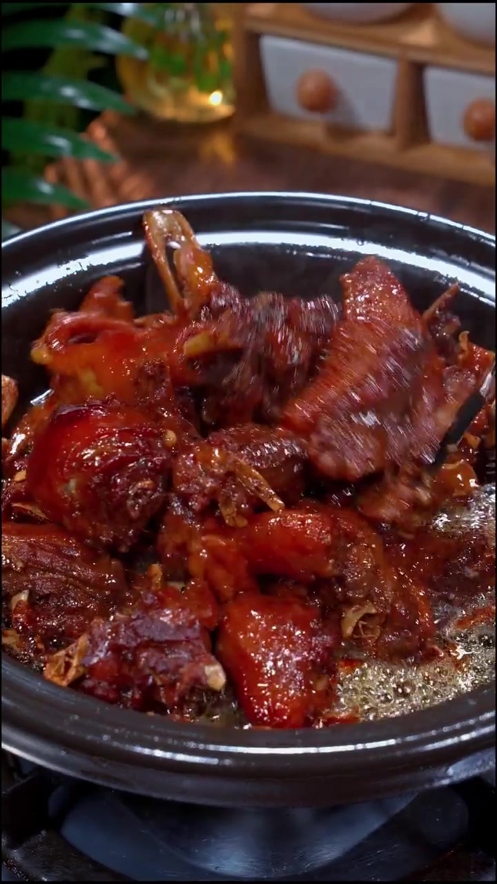 闽南特色姜母鸭,不加一滴水连骨头都是香的,!