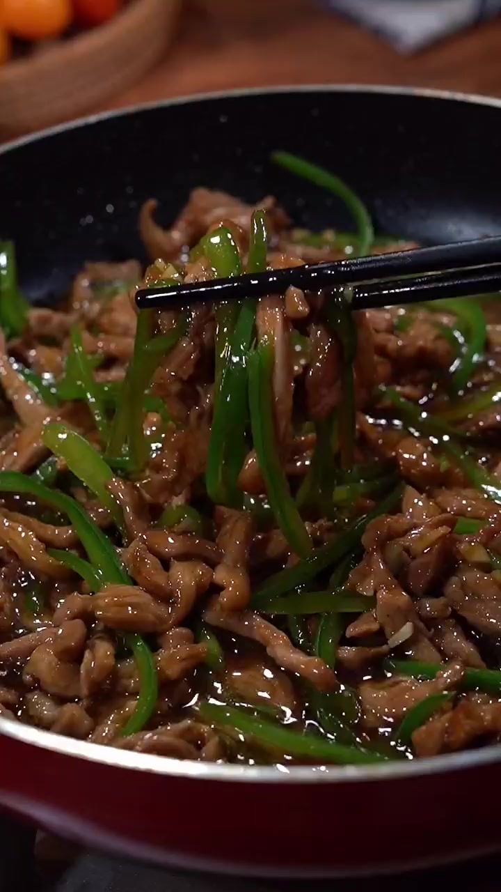 超级好吃的青椒炒肉丝,做法简单,5碗米饭都不够吃!
