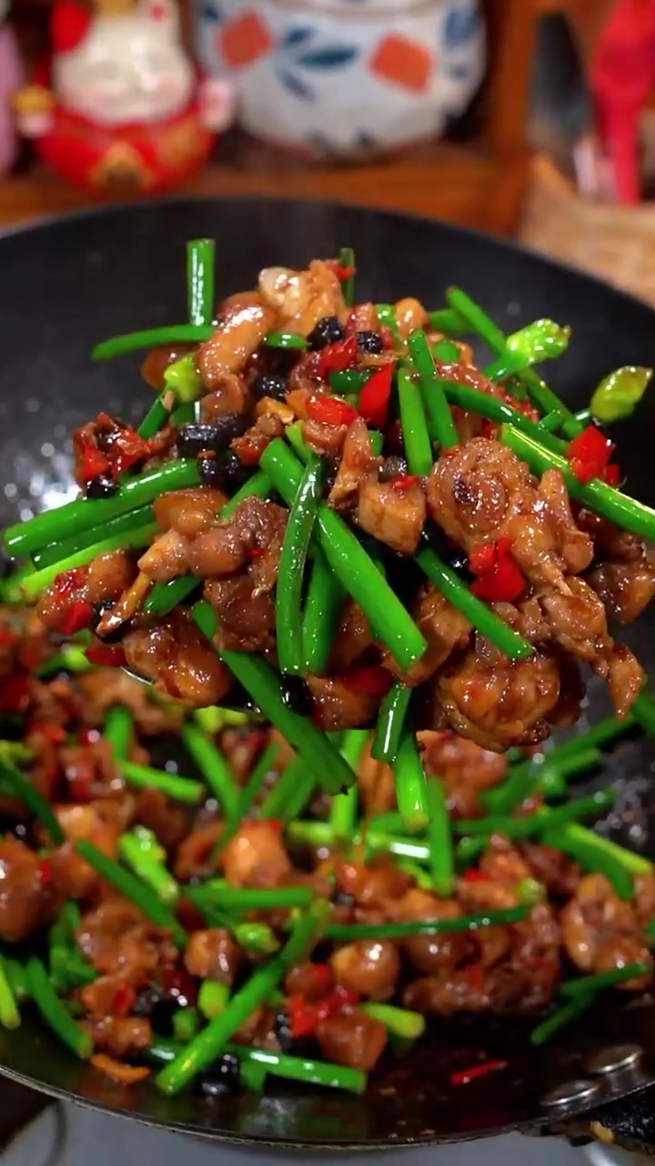 鸡肉炒韭菜芯鲜嫩爽口下9又下饭,赶紧试试吧!