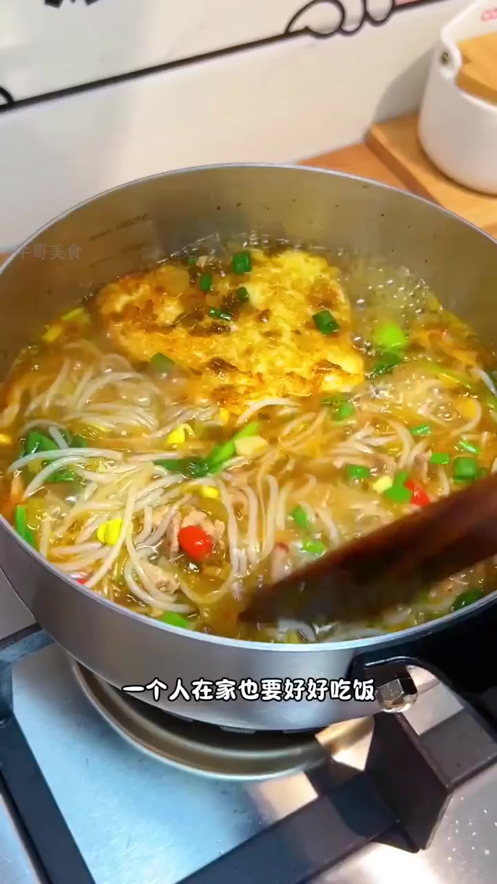 快手雪菜肉丝米粉，鲜香解馋的秘密武器！