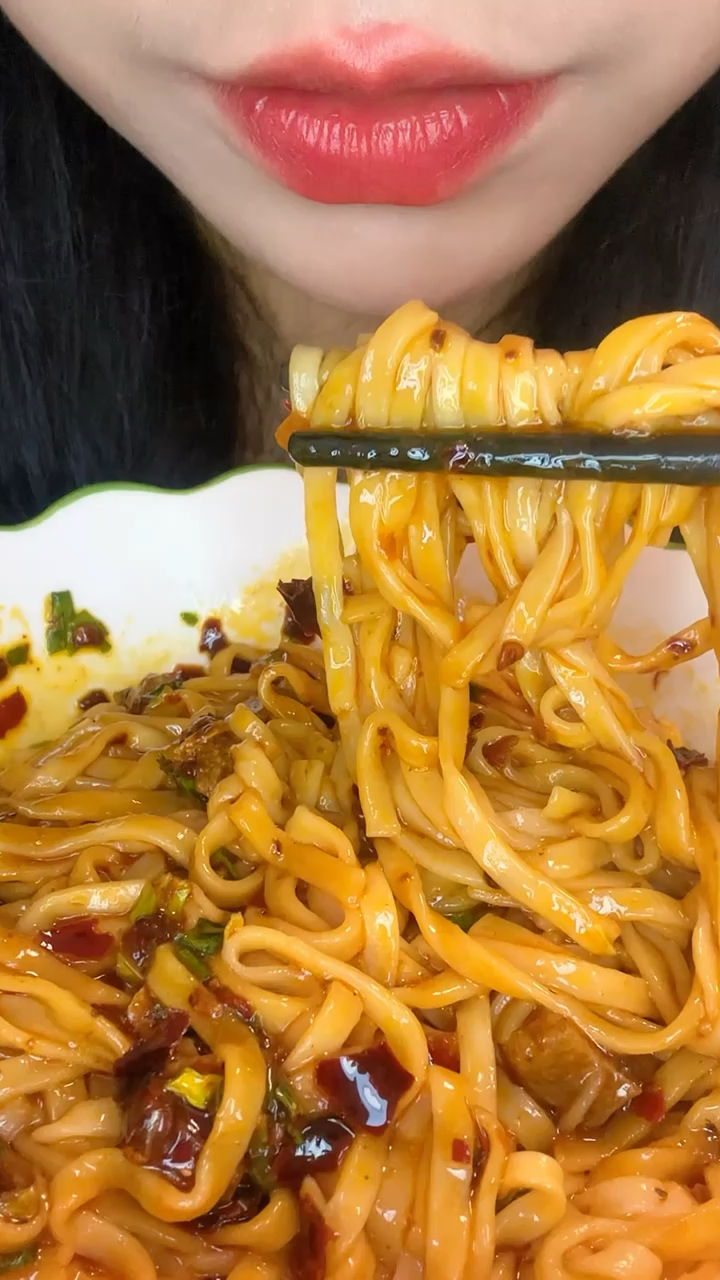 辣子鸡拌面超级美味