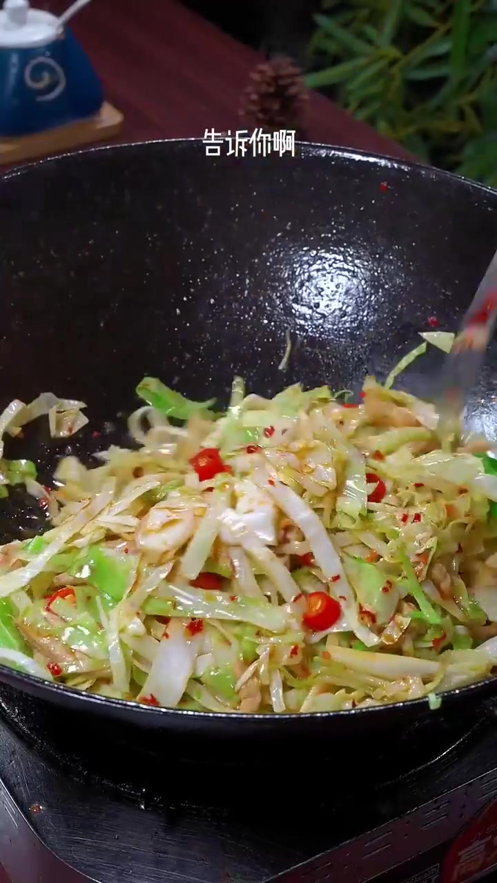 简简单单的下饭菜,包菜丝炒肉,做法超简单!!