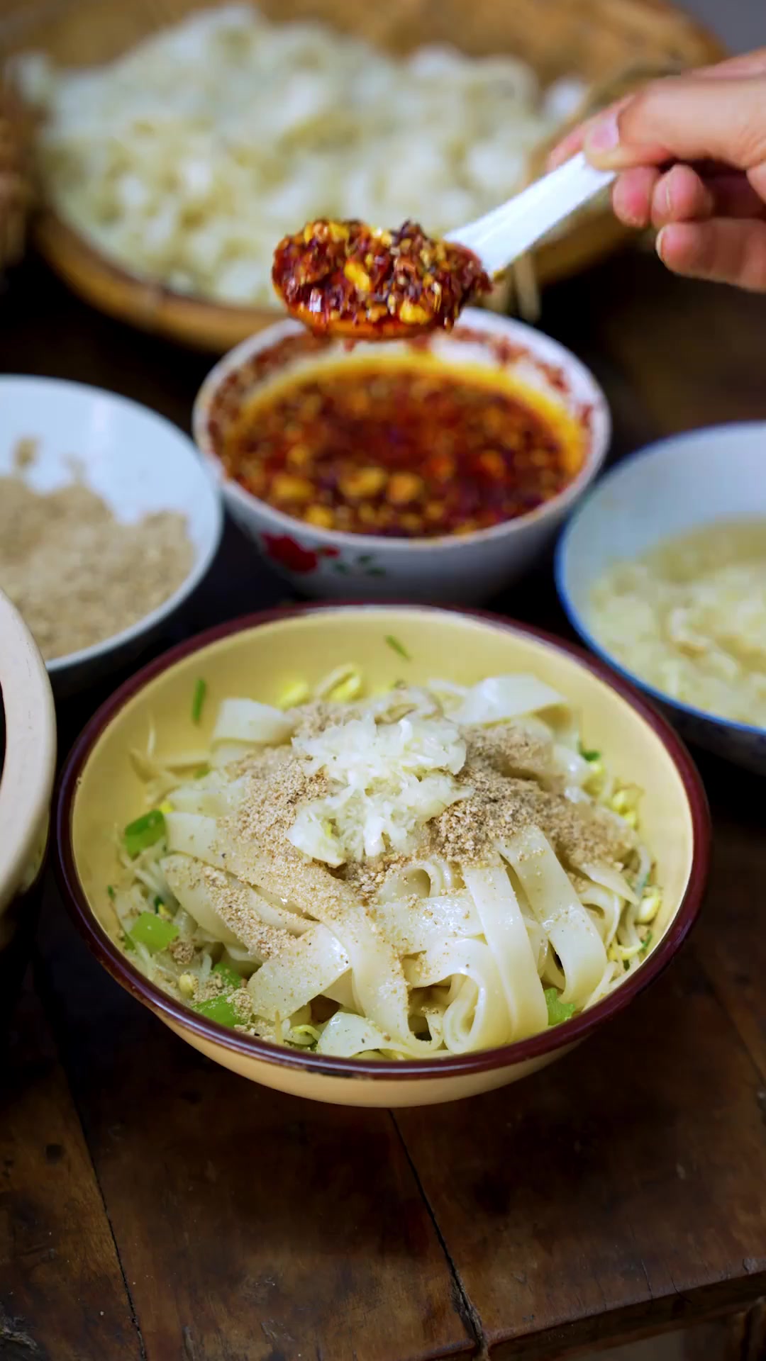 陕南特色美味,蒸面凉皮筋道,酸辣鲜香回味无穷!