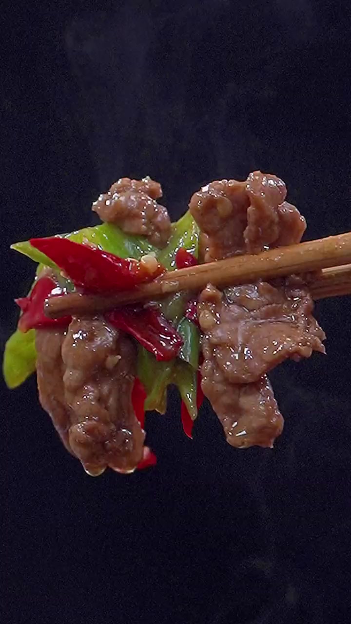 小炒牛肉的家常做法，不老不柴，鲜香嫩滑好吃下饭！