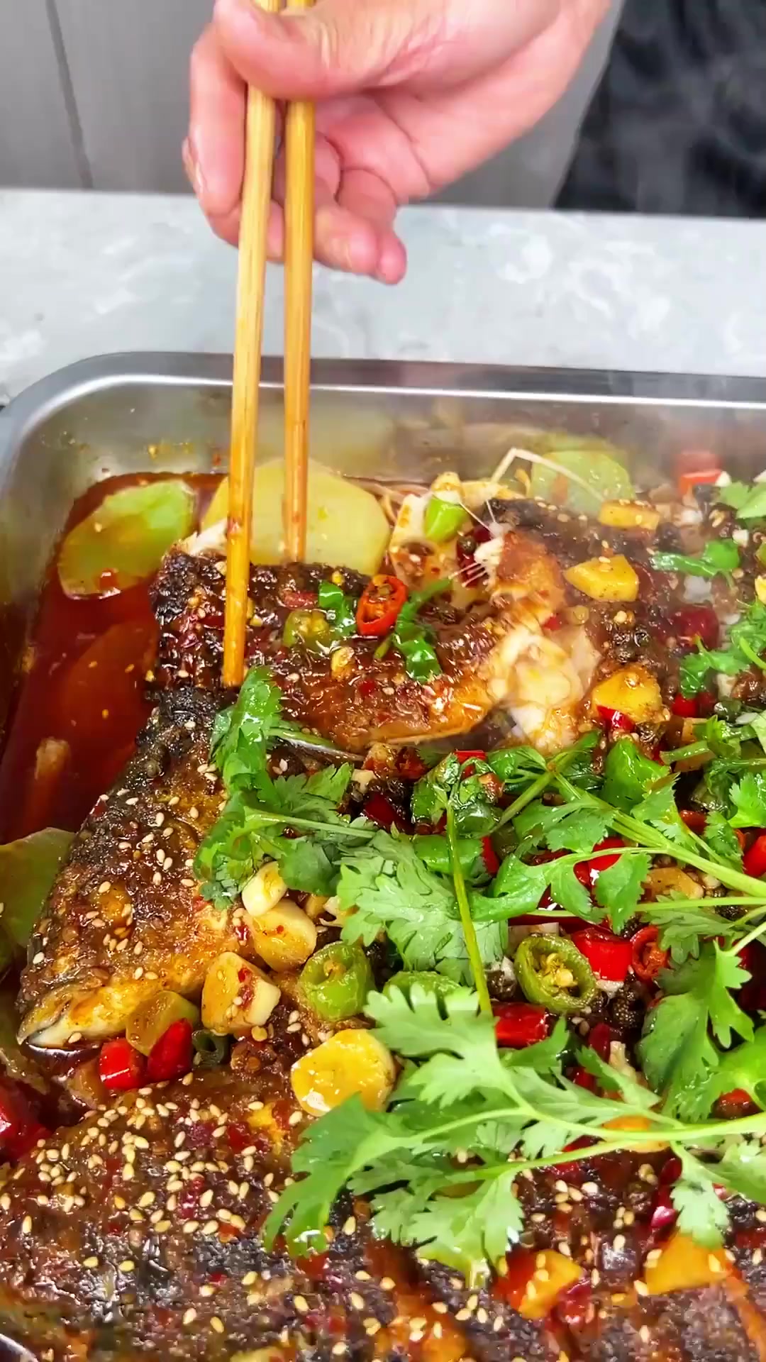 不用烤箱，不煎不炸，在家就能做出比外面还要好吃的香辣烤鱼