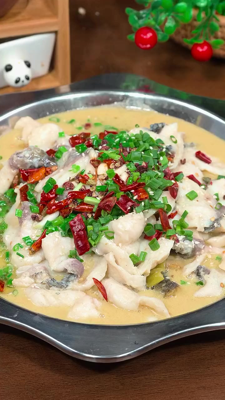 酸菜鱼的家常做法，开胃下饭，汤汁泡米饭可以吃三大碗！