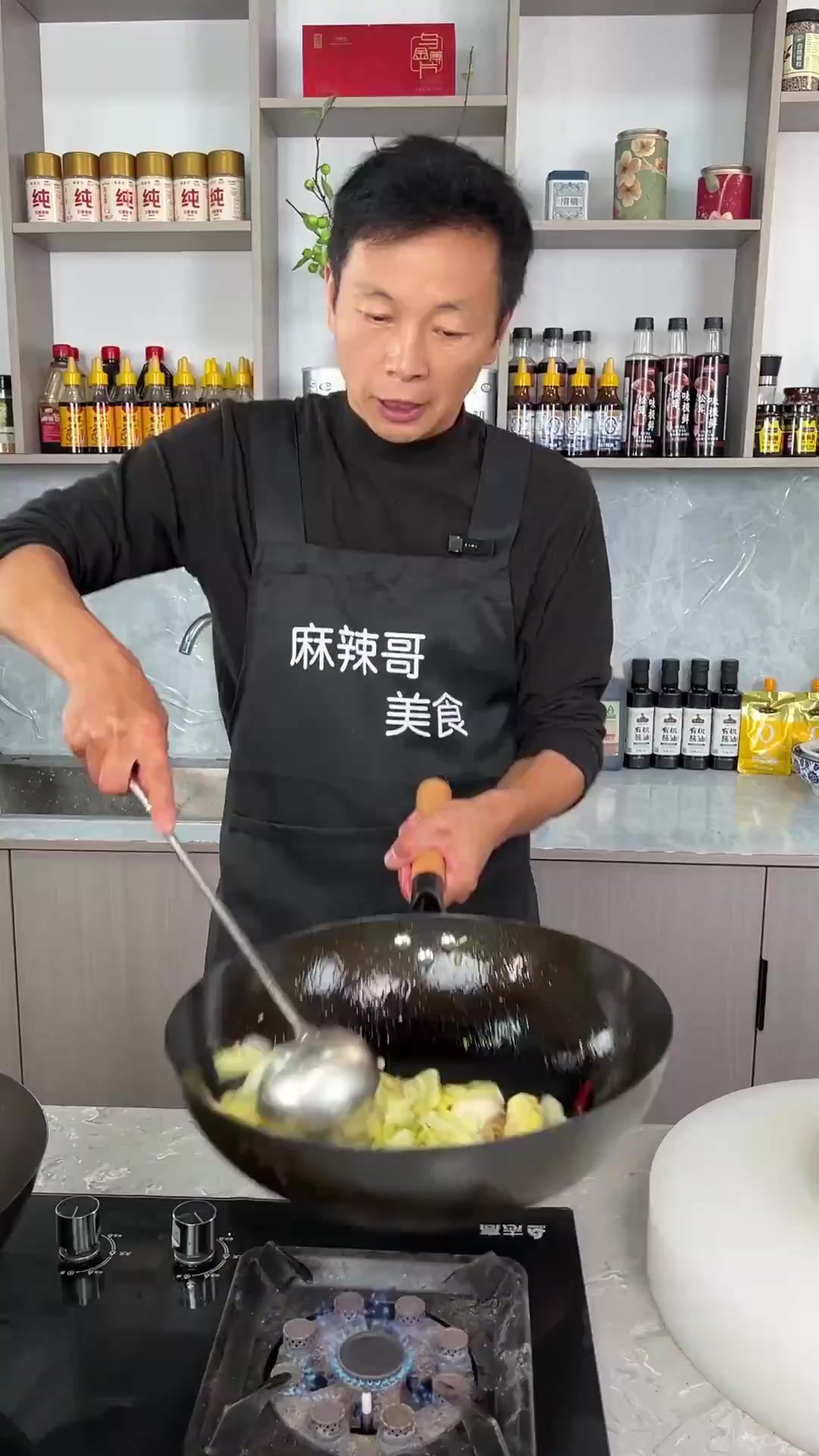 平时吃饭没有胃口,一定要学会这道炝炒手撕包菜