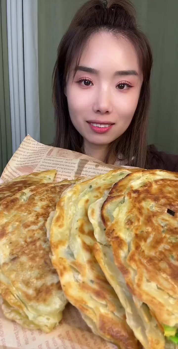 #家常便饭开吃了#吃播长视频韭菜盒子来啦#美味的韭菜盒子