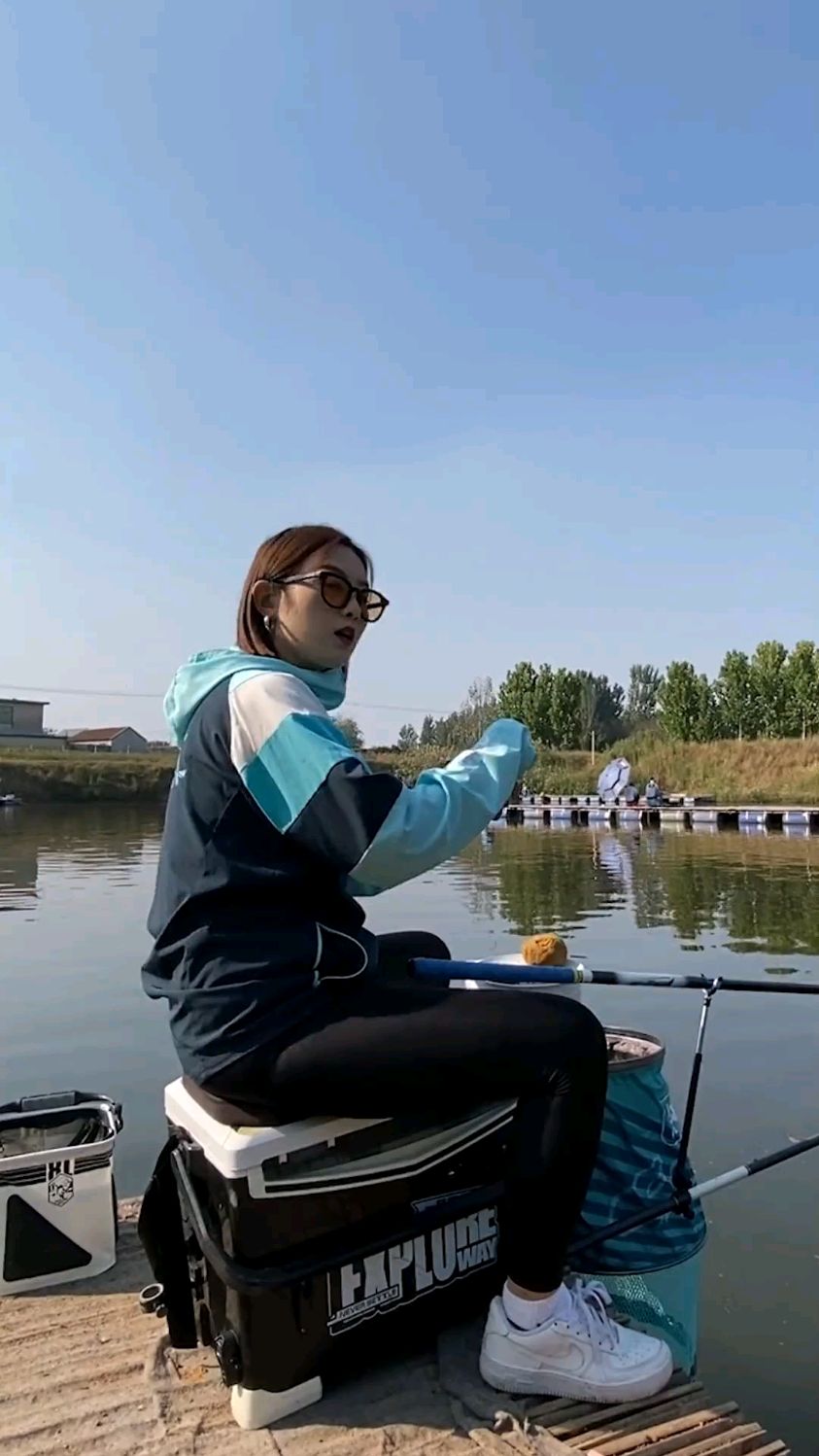 嗨皮在钓场一条鱼没钓着，结果一提鱼护发现里面全是鱼？（下）