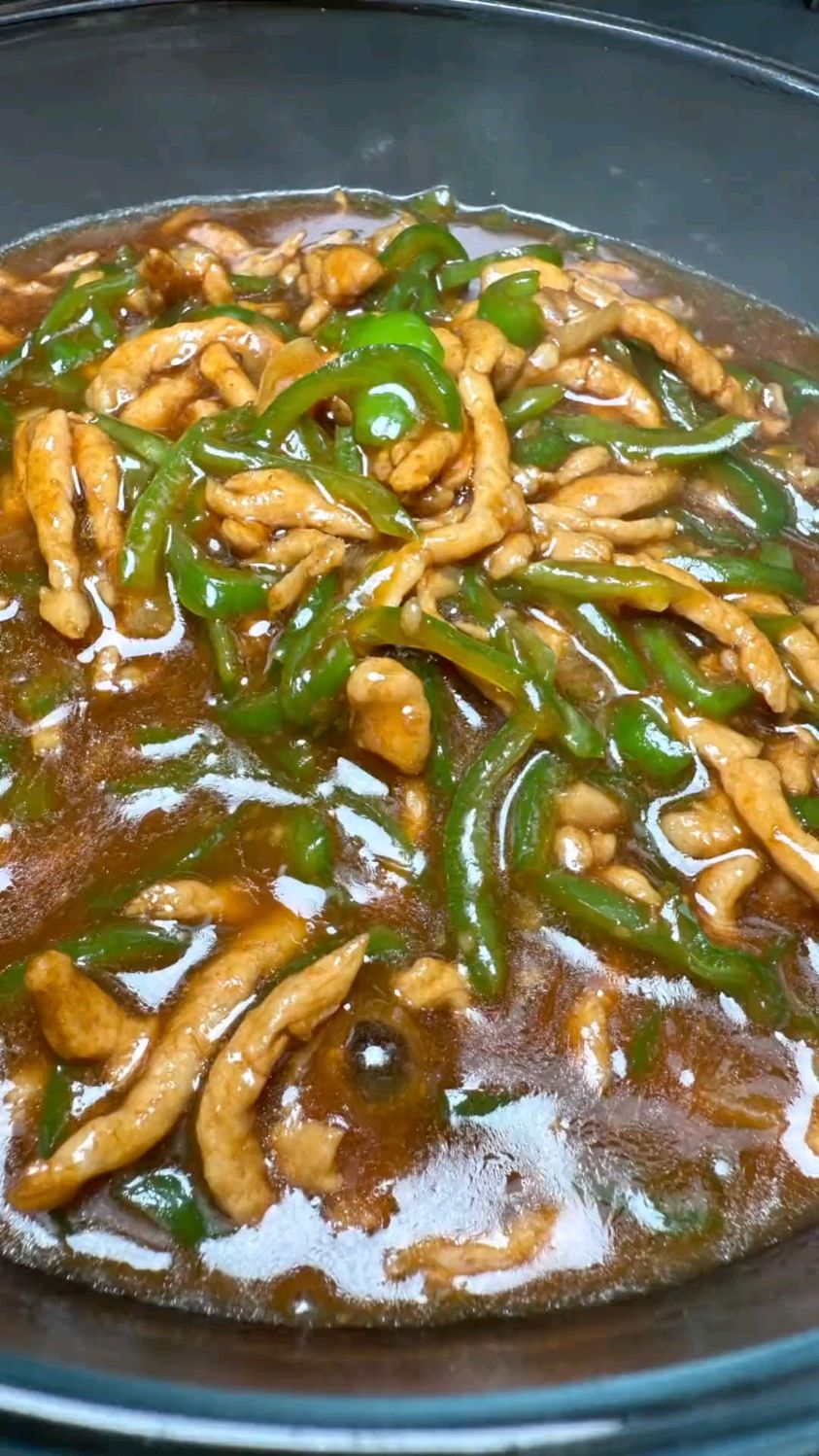 天越来越热没胃口整点这肉丝尖椒打卤面嘎嘎好吃下饭