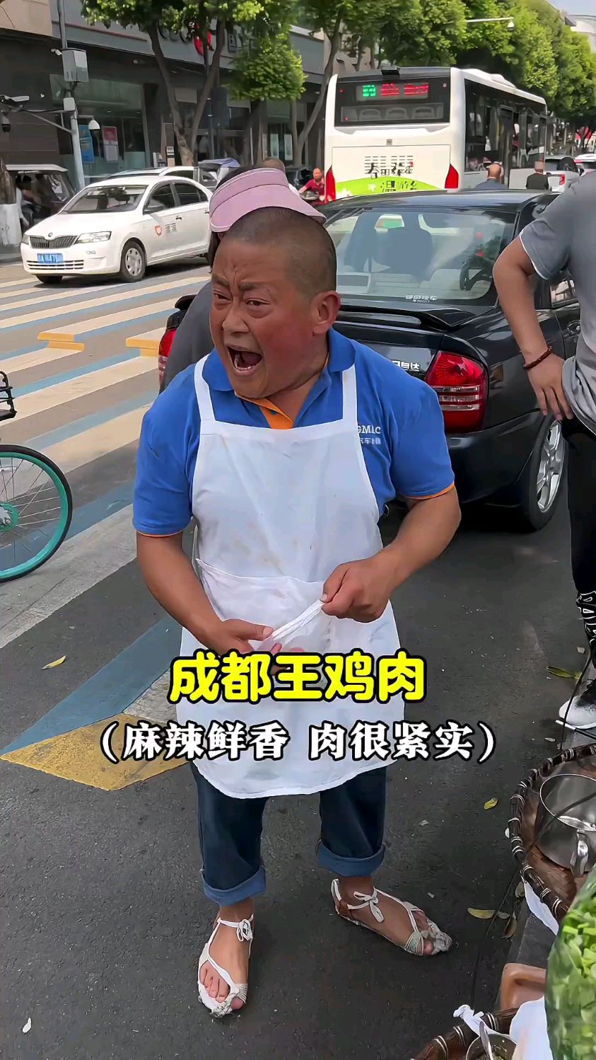 成都街头的王鸡肉 一根扁担挑了30多年～