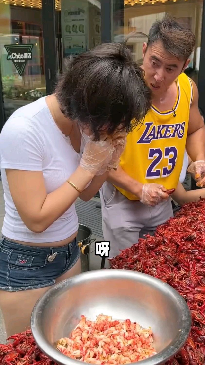 买了100斤小龙虾就剥出20斤虾肉，看看这次还能不能赚钱