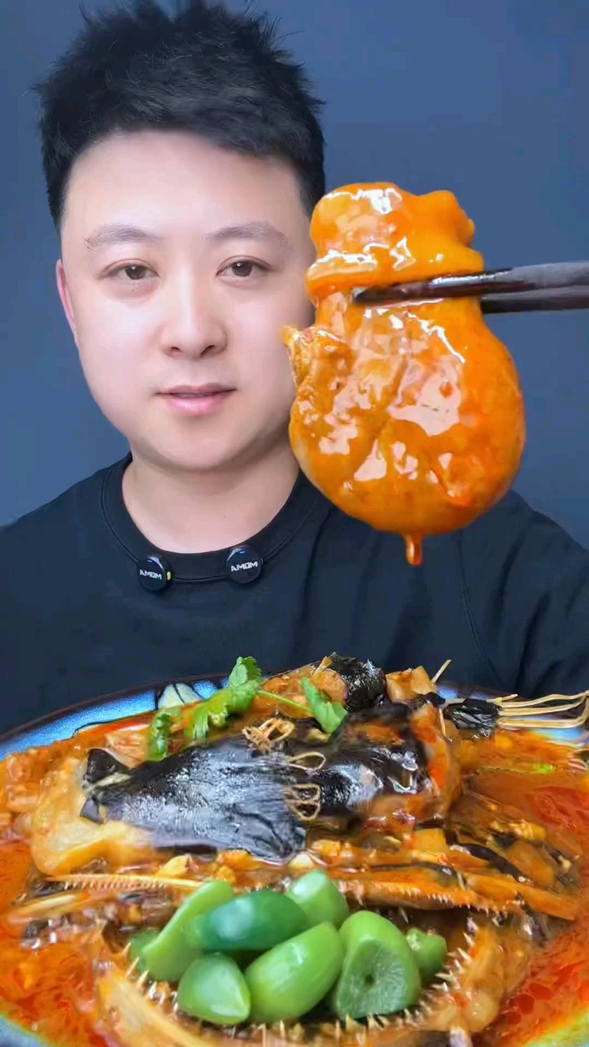 安康鱼按照惯例梳梳头