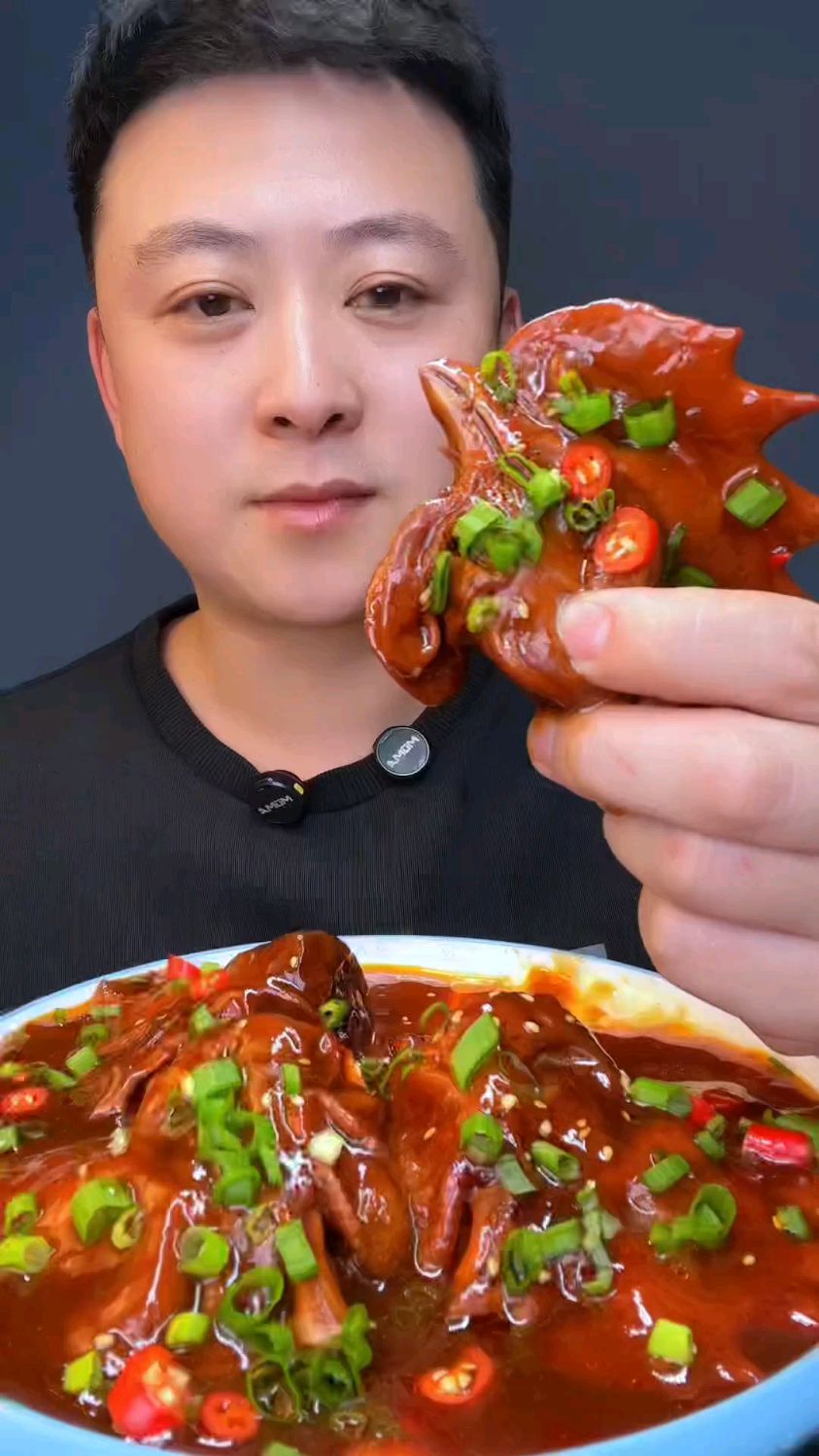 这一口简直香迷糊了公鸡头