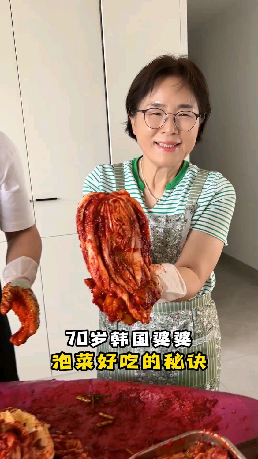 婆婆在中国生活最幸福的事，就是可以随时做各种泡菜～