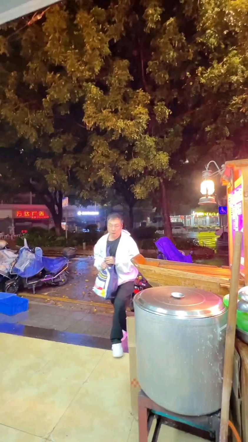 来#顺德 打包个宵夜,都可以感受到顺德人民的热情 #顺德美食