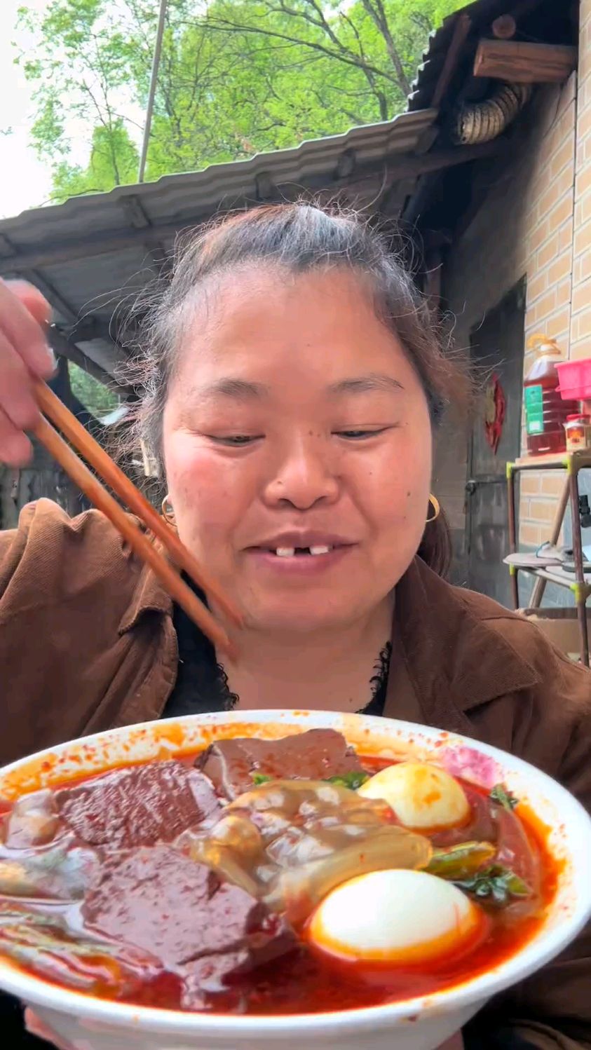 今天粉皮煮猪血真的好吃
