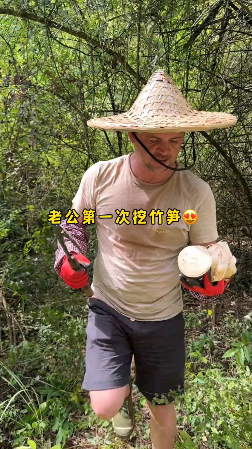 我老公和面包哥人生第一次上山挖竹笋,虽然很累