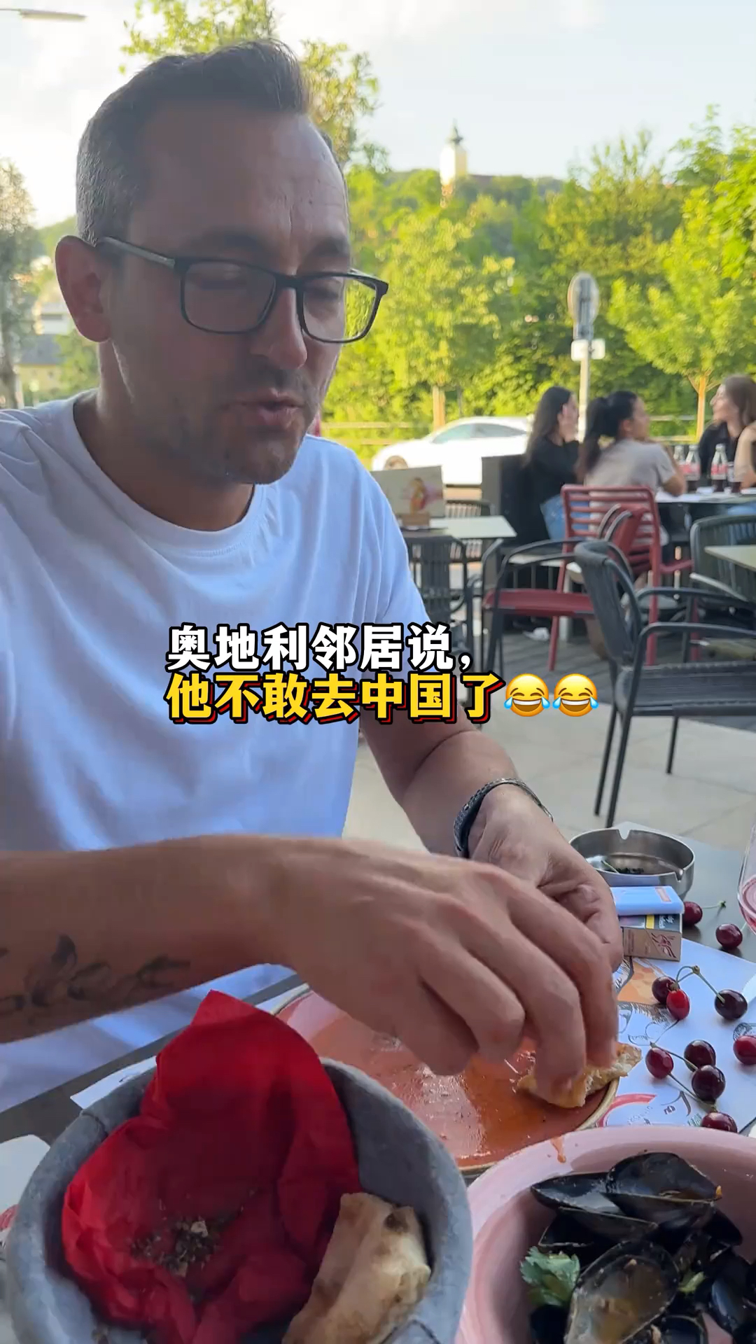 奥地利邻居马上要跟我们去中国了,没想到今天被他爸妈吓得不敢去