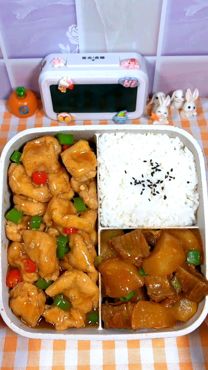 懒人美食辣椒炒油豆腐+萝卜炖牛腩辣椒炒油豆腐太好吃了,