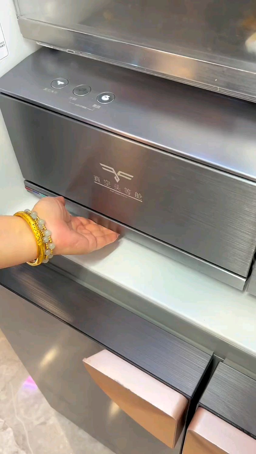 八爪鱼太脆了,跟朋友来个八爪鱼海鲜小火锅,鲜美无比