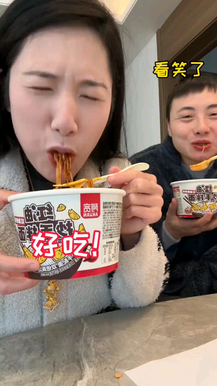 灵魂宵夜时间到!抄手干拌面,我的妈妈呀!大口炫 太太太幸福了!