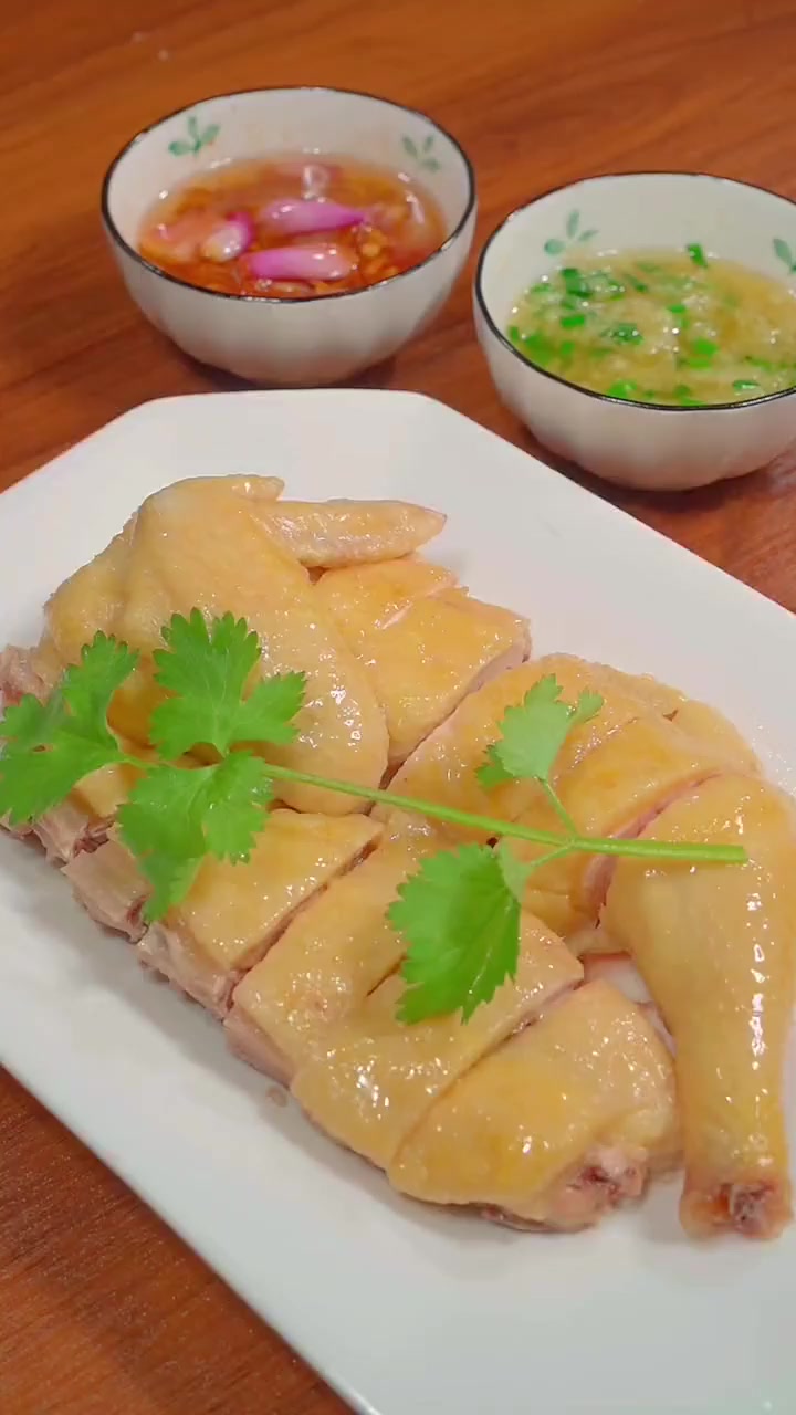 白切鸡不止鸡肉要选好，酱料也是白切鸡的灵魂。！