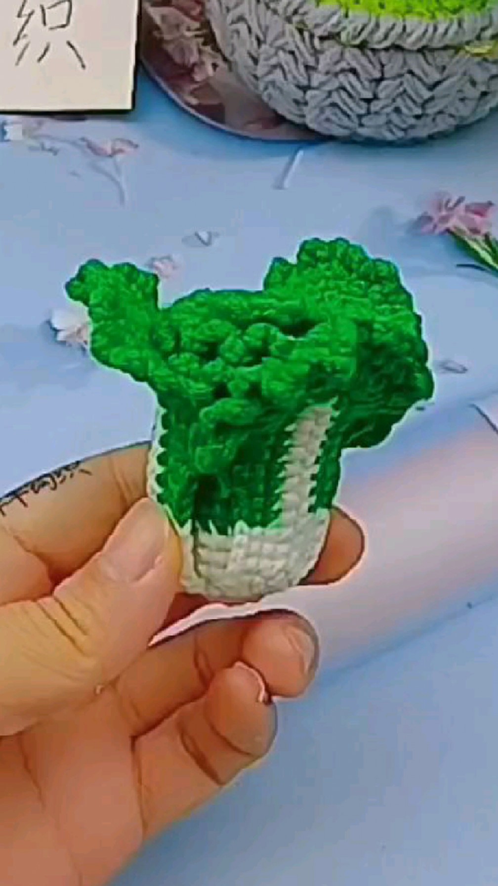 手工钩织白菜挂件:一抹绿意,一份匠心