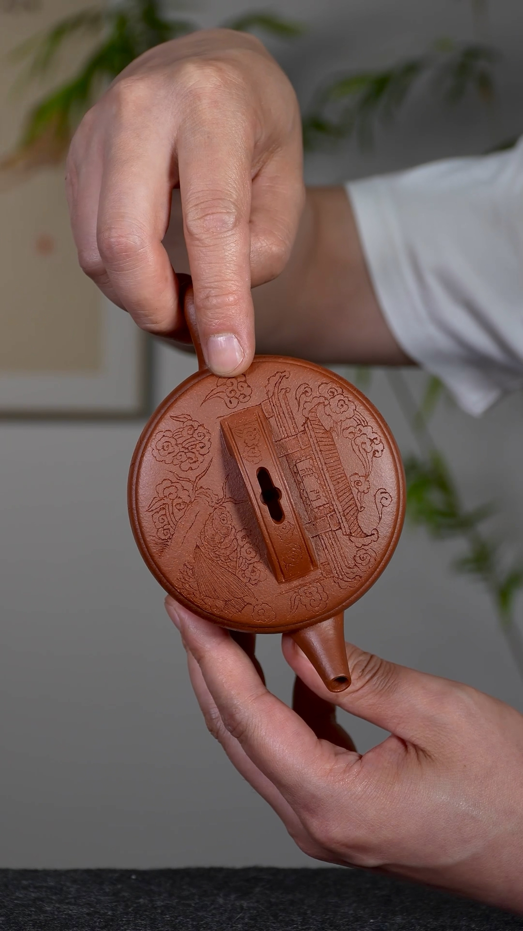 黄龙山原矿红降坡泥正宗全手工制作汉瓦壶,精刻鱼跃龙门200ml