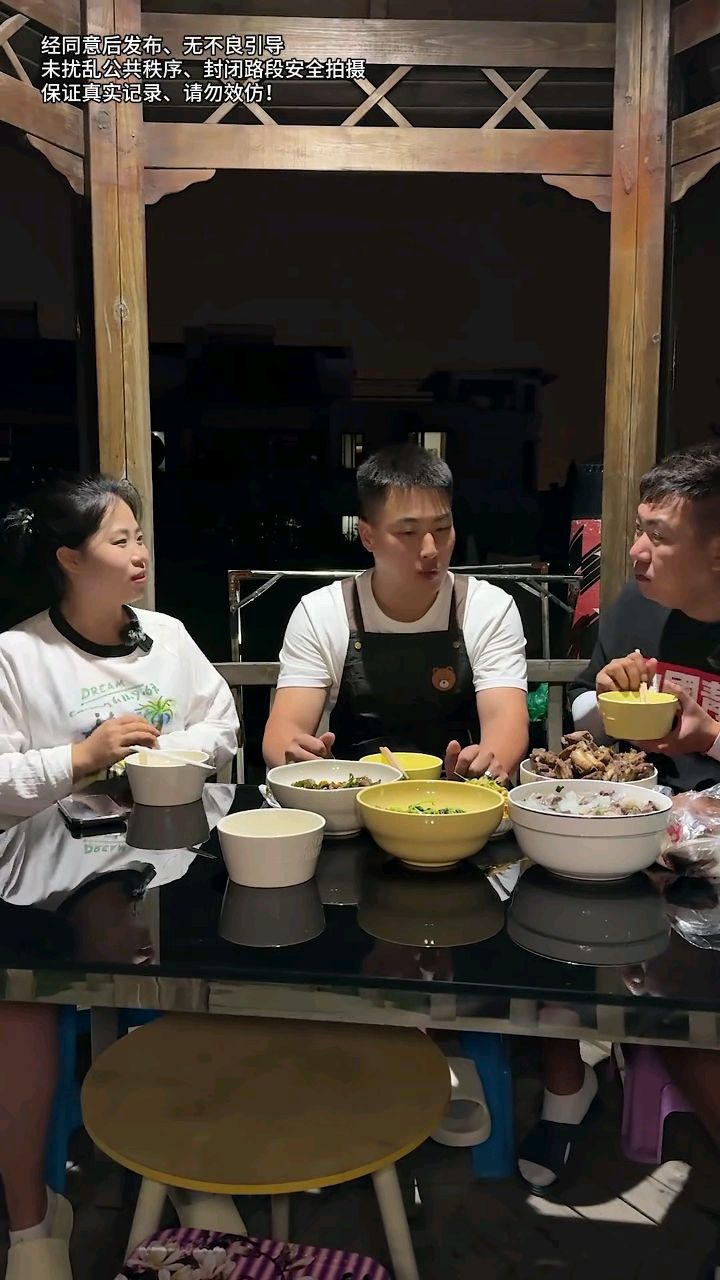 一屋两人三餐四季这就是生活最美好的样子吧。1