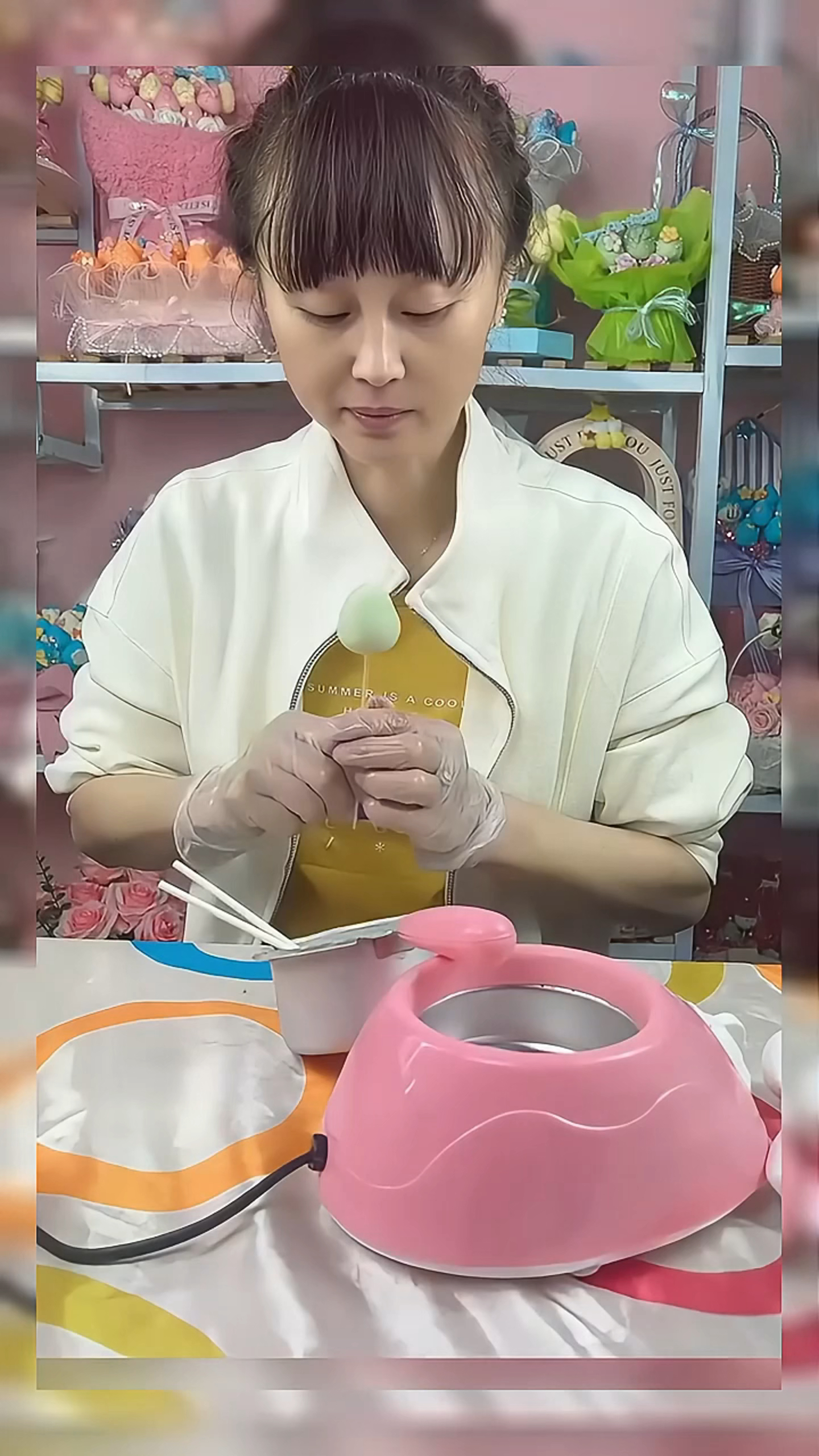 新手摆摊项目:在家没事干可以学创意糖葫芦摆摊,小吃创业项目