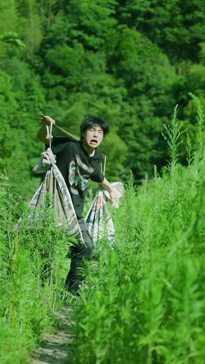 兄长烹的仙草冻搭炸鸡超赞，夏日消暑佳品，师傅连夸吃个不停