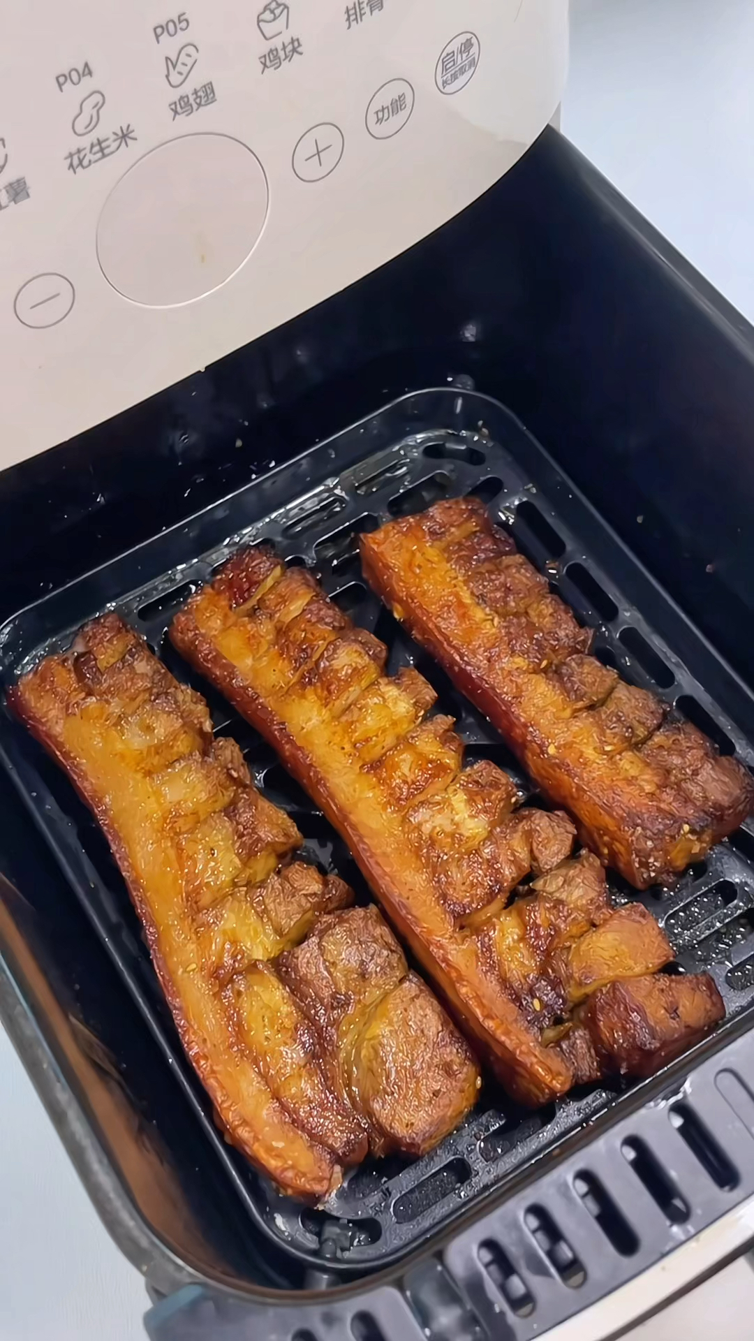 如果你有一个空气炸锅，教你做好吃的脆皮五花肉，跟外面买的一样