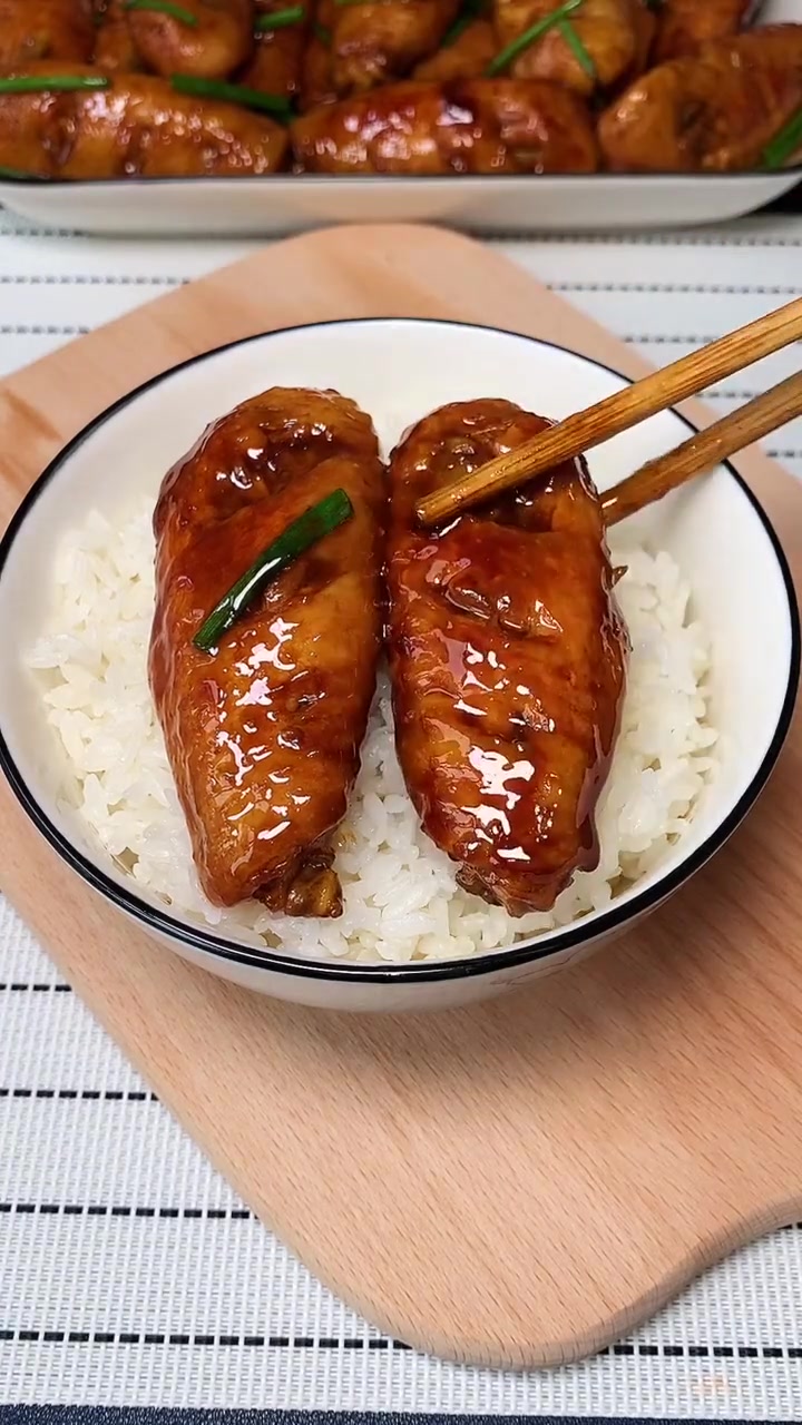 都知道可乐鸡翅好吃,其实葱油鸡翅更好吃,味道一绝!