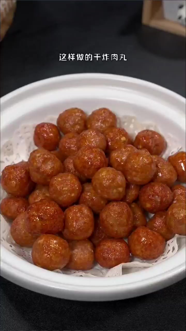干炸肉丸这样做，外酥里嫩，一口一个越吃越香！