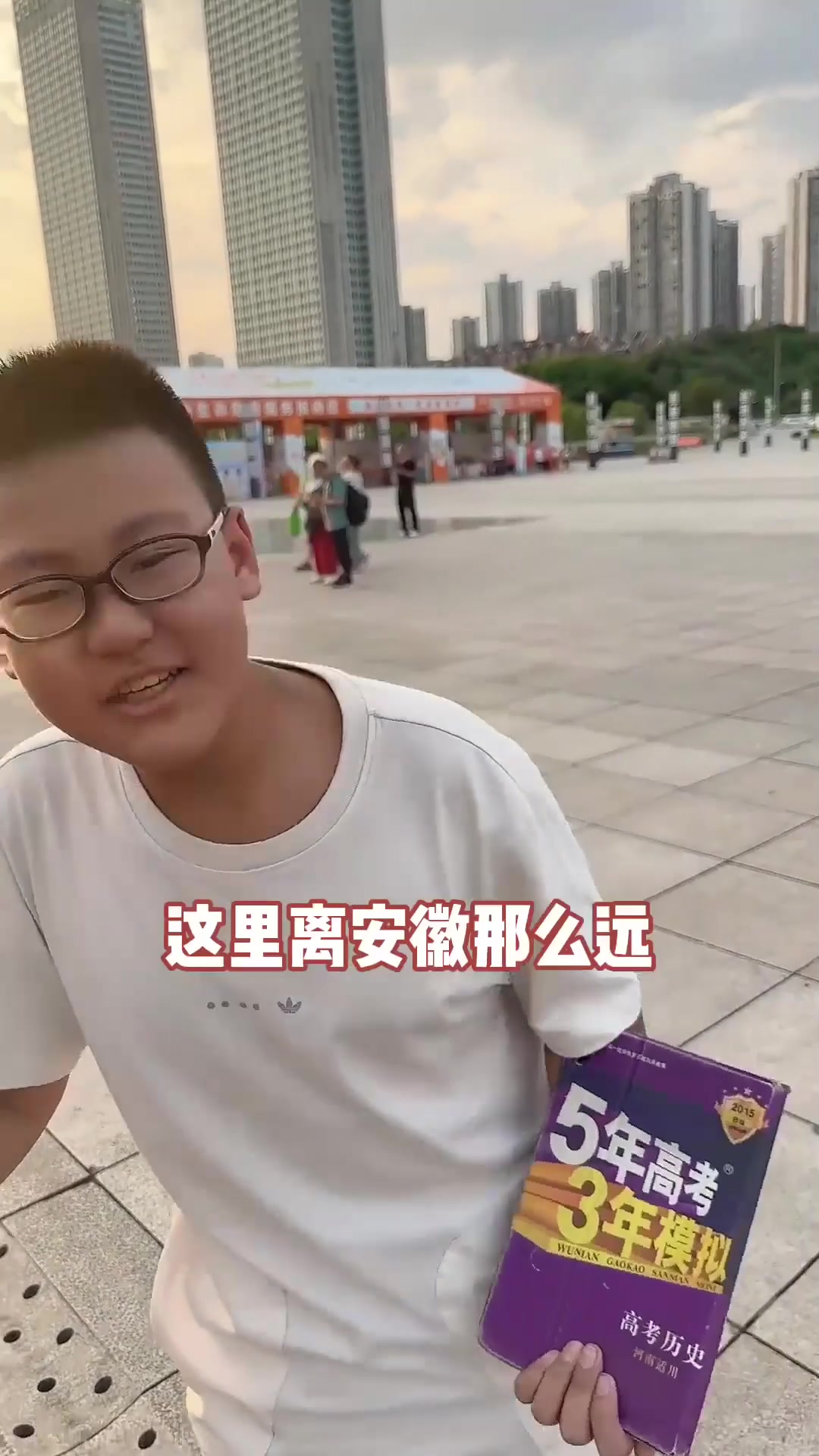热烈祝贺龙小逸同学完成