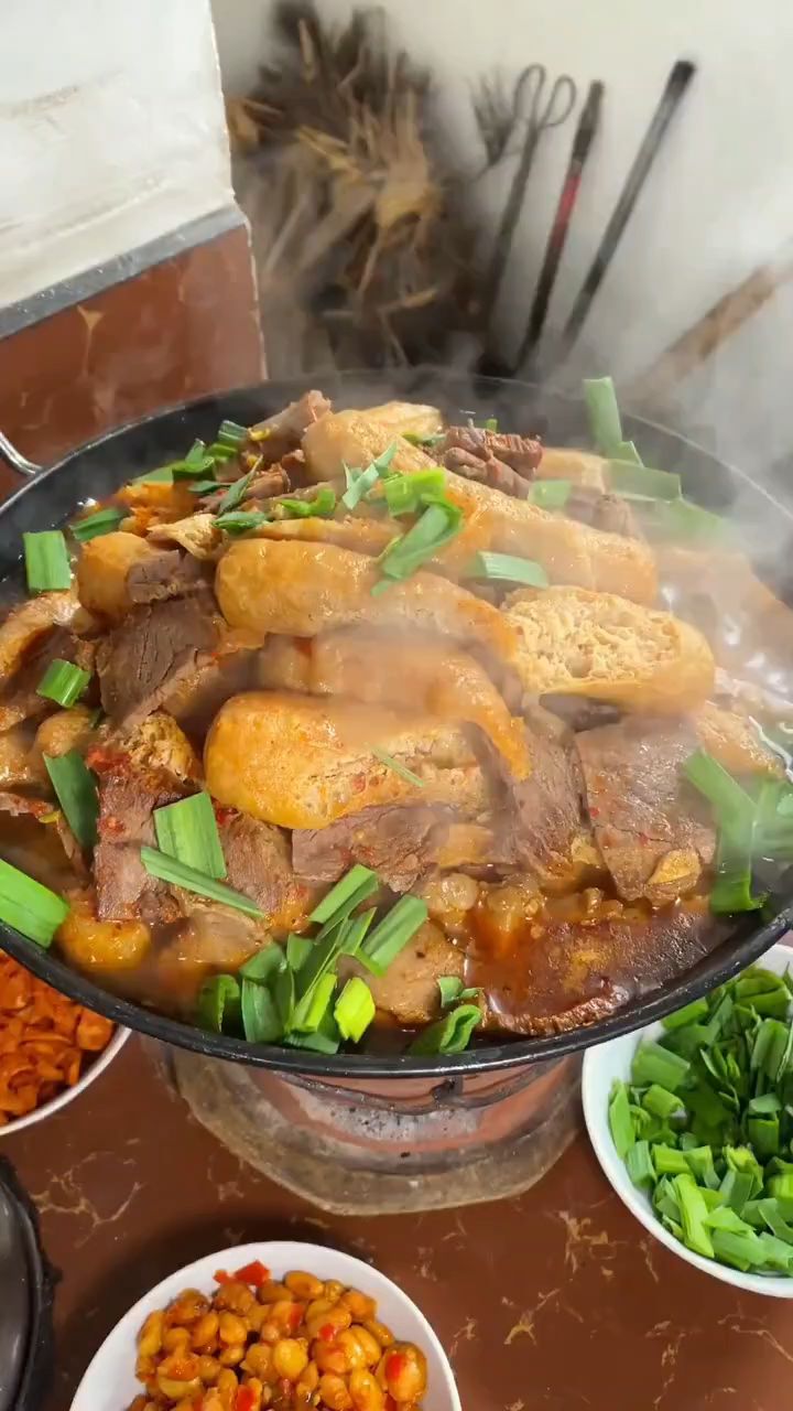 牛马在外面天天吃预制菜,好怀念老家里的生腐烧肉,好吃到爆